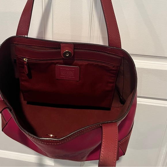 BRAND NEW WITH TAGS!!! Large Bright Violet Tote. - Picture 4 of 4